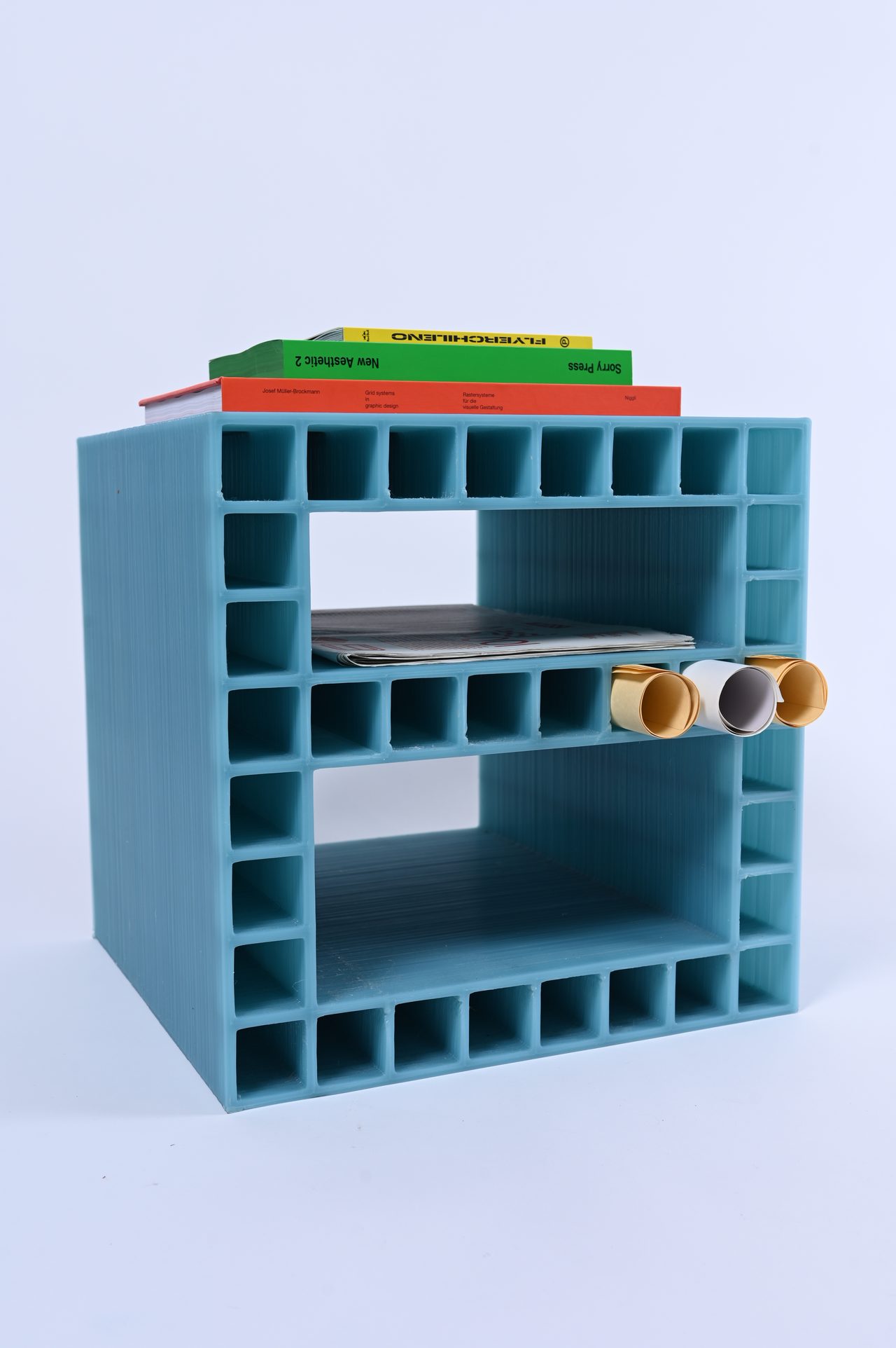 Modulo, teal module holding books, magazines and rolls of paper